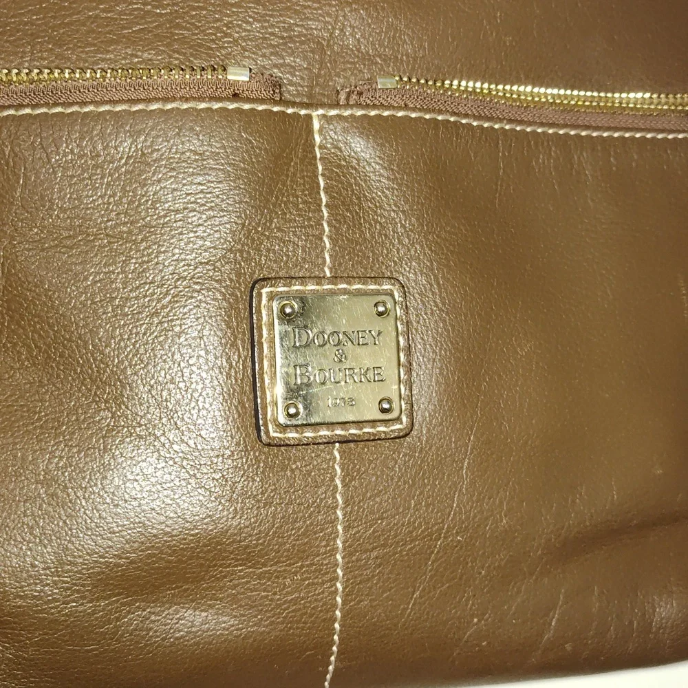 Brown Dooney and Bourke Dillen Pocket Sac Brown Leather Bag - Picture 2 of 15